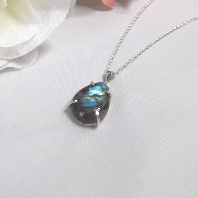 Labradorite claw set pendant
